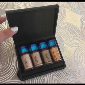 MAC Gold Glitter Eyeshadow Bundle. Brand new!!